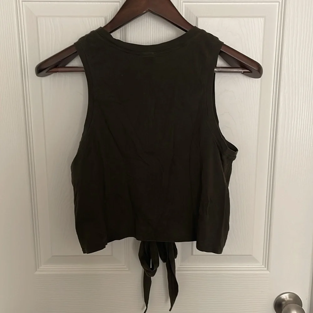 Lululemon crop top - Picture 3 of 4